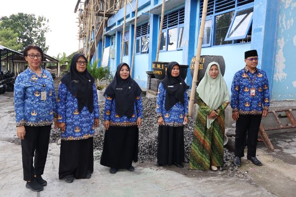 menyambut tamu dari SMKN 1 Sedan Rembang